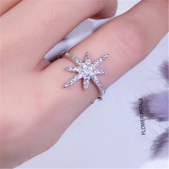Jewelry - Silver Crystal Star Snowflake Ring